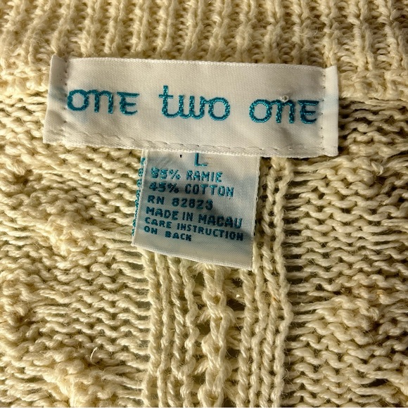 VINTAGE Creamy V Neck Cable Knit Sweater Top - Picture 4 of 4